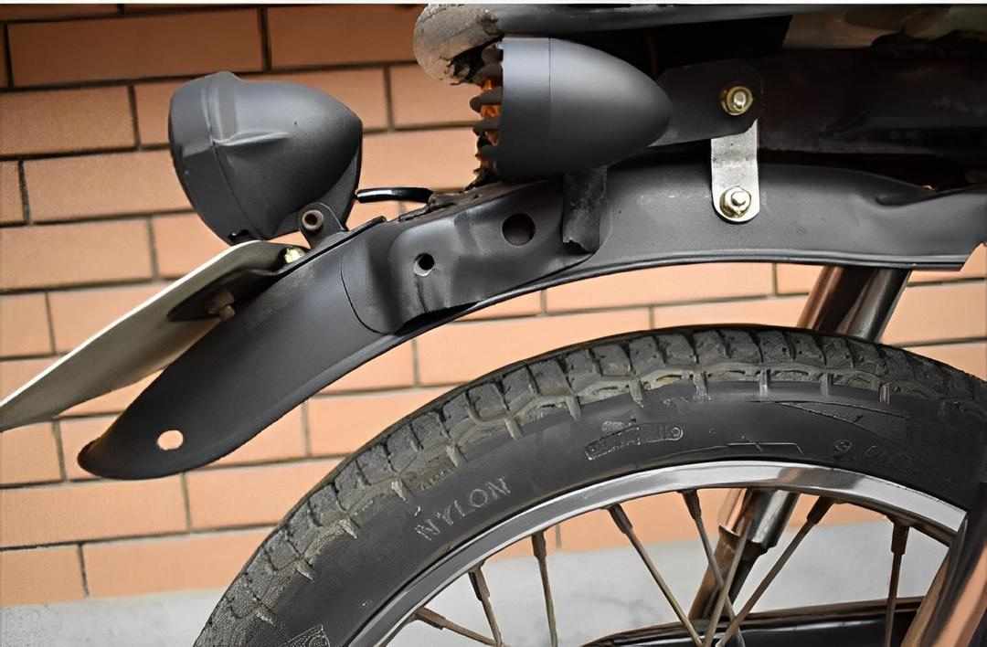 Red Back Light for 70cc 125cc Bike ABS Material - Image 4