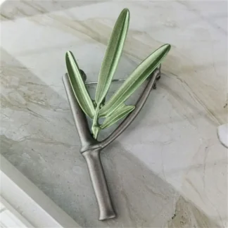 Elegant Green Silk Scarf with Bamboo Buckle for Women