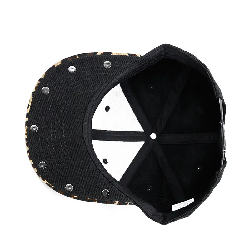 Leopard Print Flat Cap with Gold Zipper for Men - Image 4