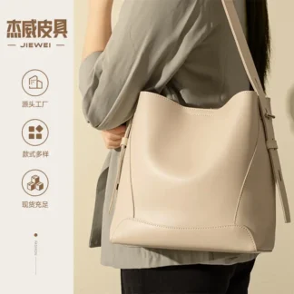 Creamy White Retro Bucket Bag for Girls School Commute