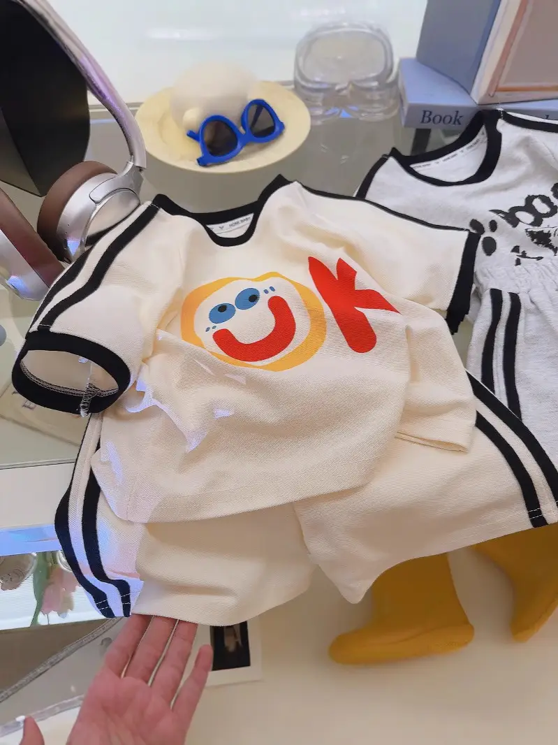 Off-White Short-Sleeve Kids Suit with Smile Graphic
