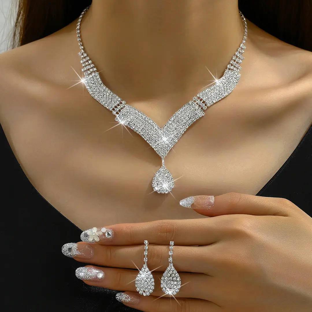 Sparkling V-Neck Jewelry Set for Pakistani Bridal Wear