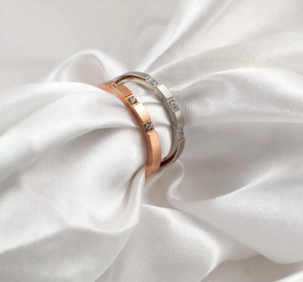 Rose Gold & Silver Minimalist Rings for Daily Wear - Image 3