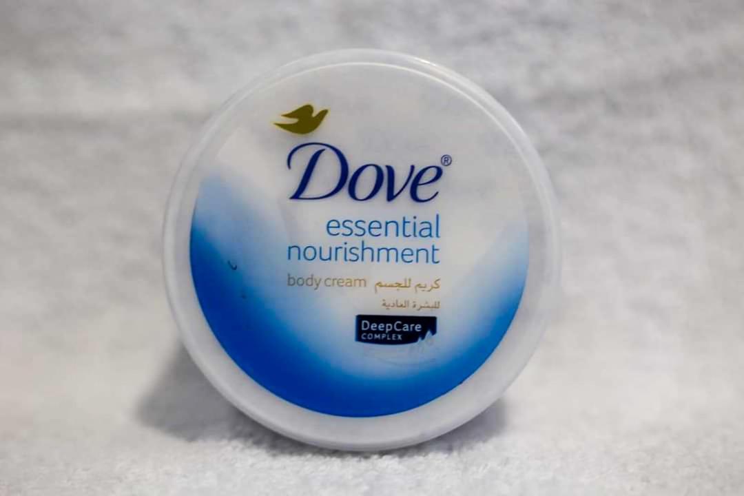 Dove Essential Nourishment Cream 300ml Dry Skin Hydrator - Image 2
