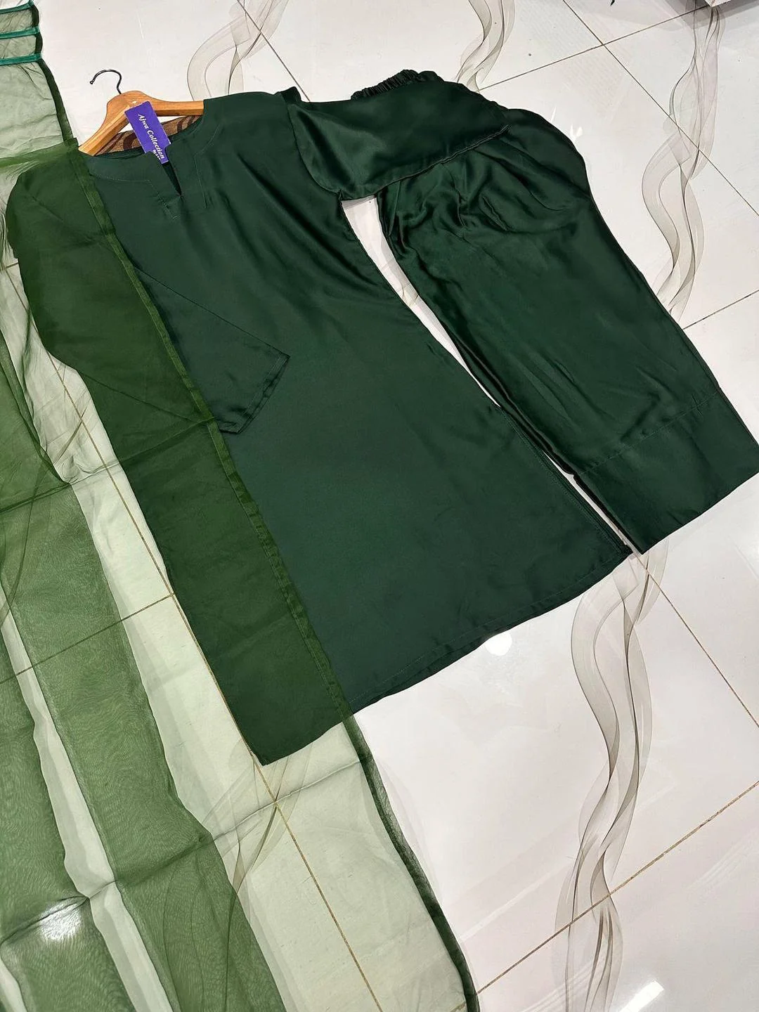 Green 3Pcs Women's Shamoz Silk Suit with Organza Dupatta - Image 2