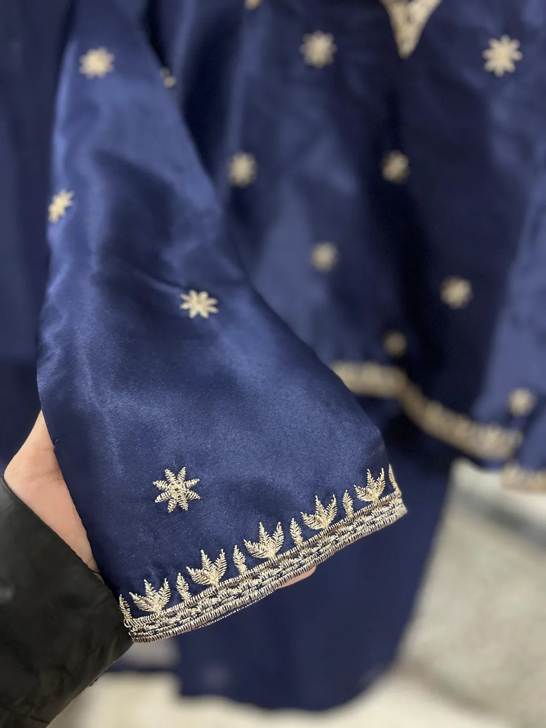 Blue Star Embroidered Silk Saree Set for Women - Image 4