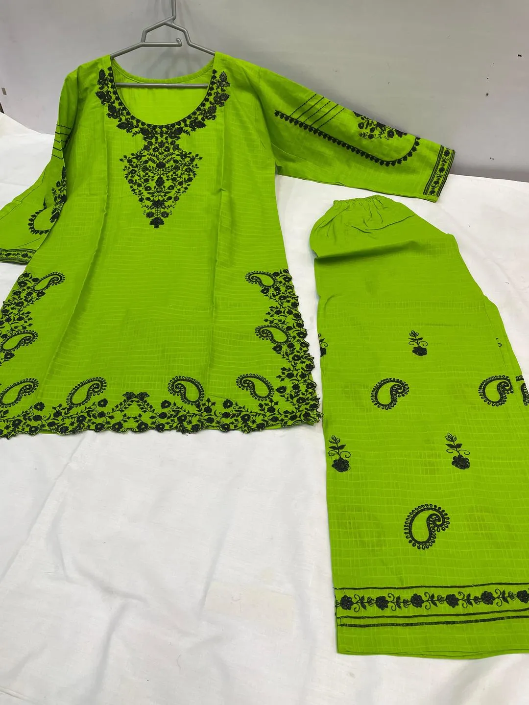 Green Embroidered Cotton Lawn Kurta Set for Women - Image 6