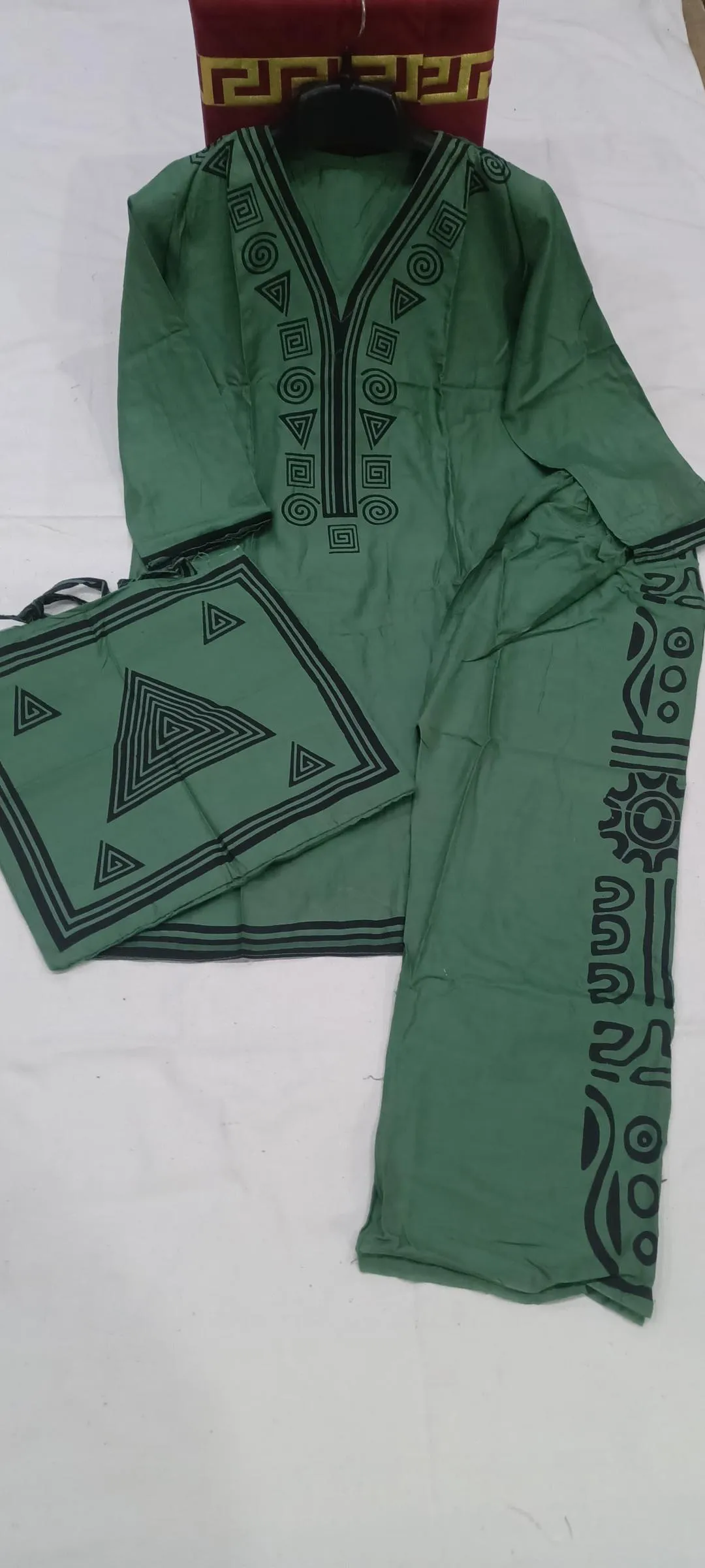 Linen 3-Piece Printed Set Green V-Neck - Image 3