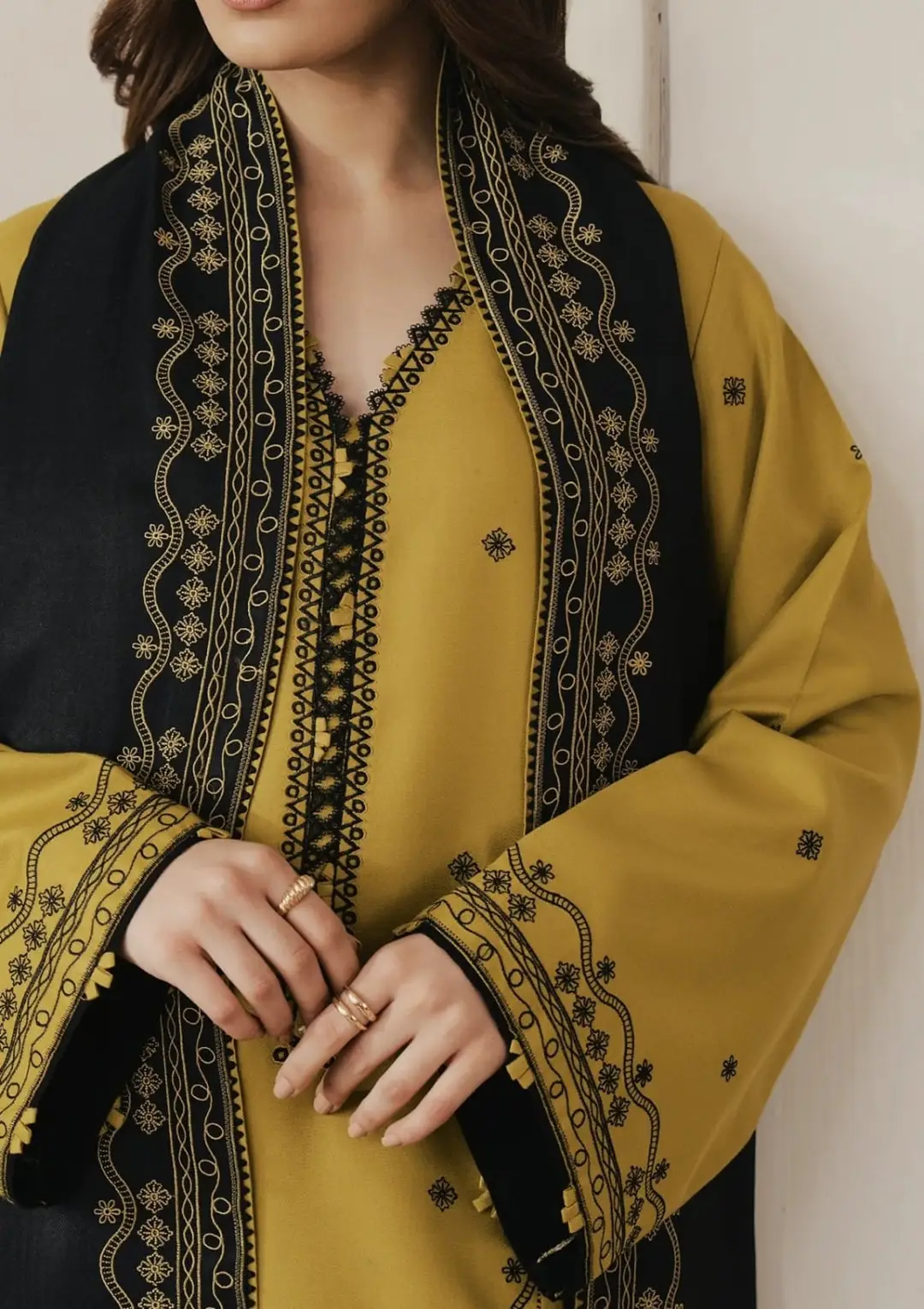 3 Pcs Women's Unstitched Embroidered Suit brand batik - Image 3