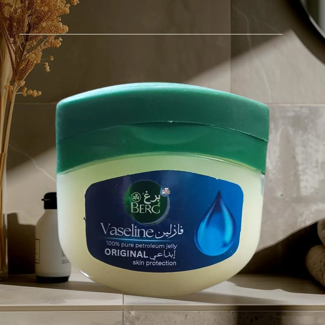 Petroleum Jelly for Dry Skin Winter Use Glossy Absorbent