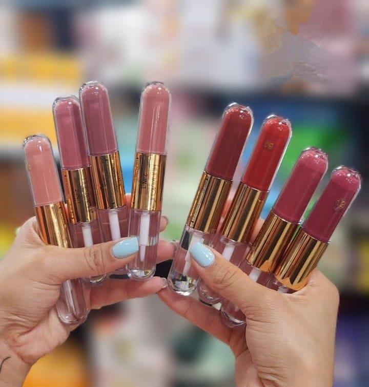 Hydrating Lip Gloss with Glossy Finish & Gold Accent - Image 2